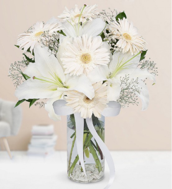 Vazoda Beyaz Gerbera ve Lilyum